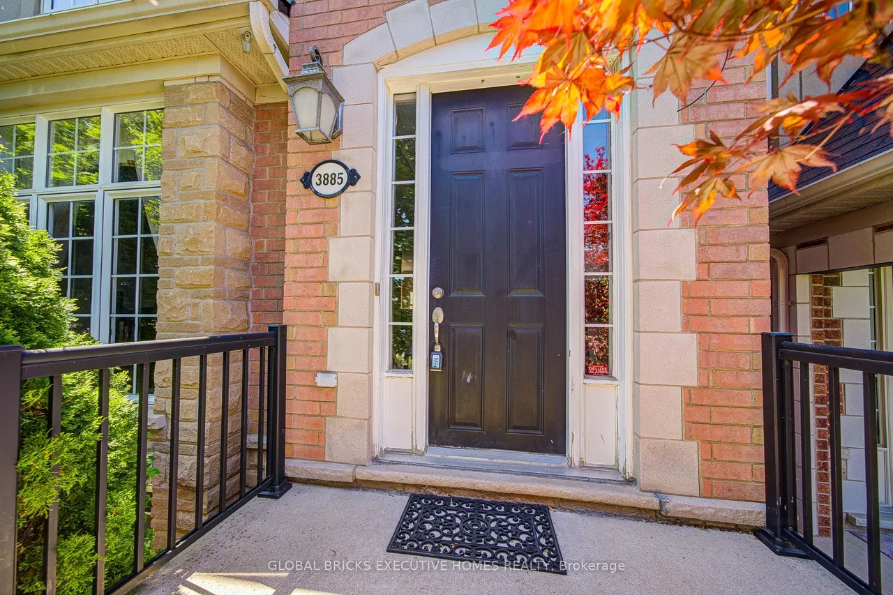 3885 Eglinton Avenue — photo 3