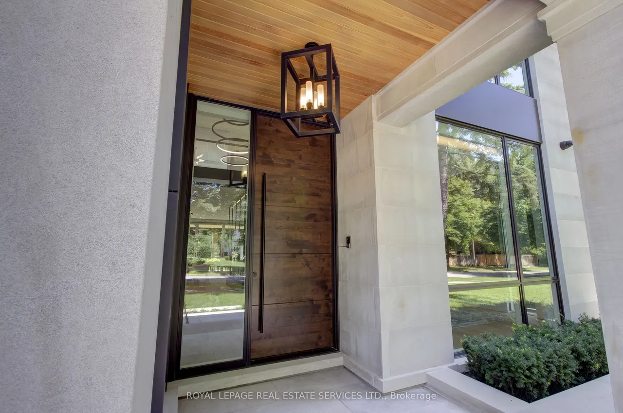 1472 Oakhill Drive — photo 2