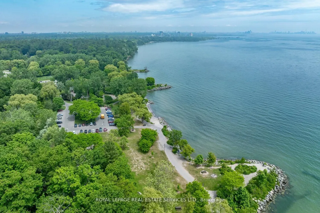 1050 Lorne Park Road — photo 8