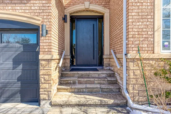 1516 Pinery Crescent — photo 2