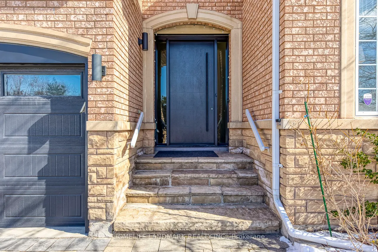 1516 Pinery Crescent — photo 2