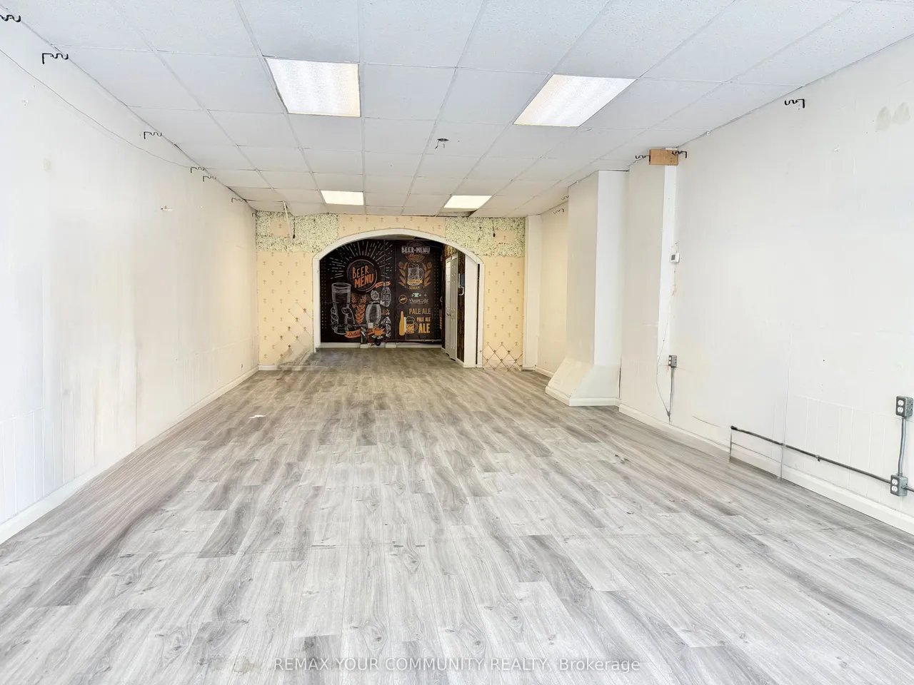 3052 Dundas Street W — photo 3