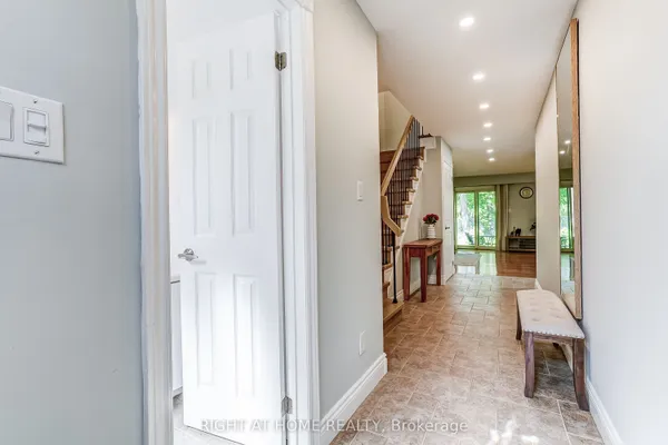 2120 Rathburn Road E — photo 2