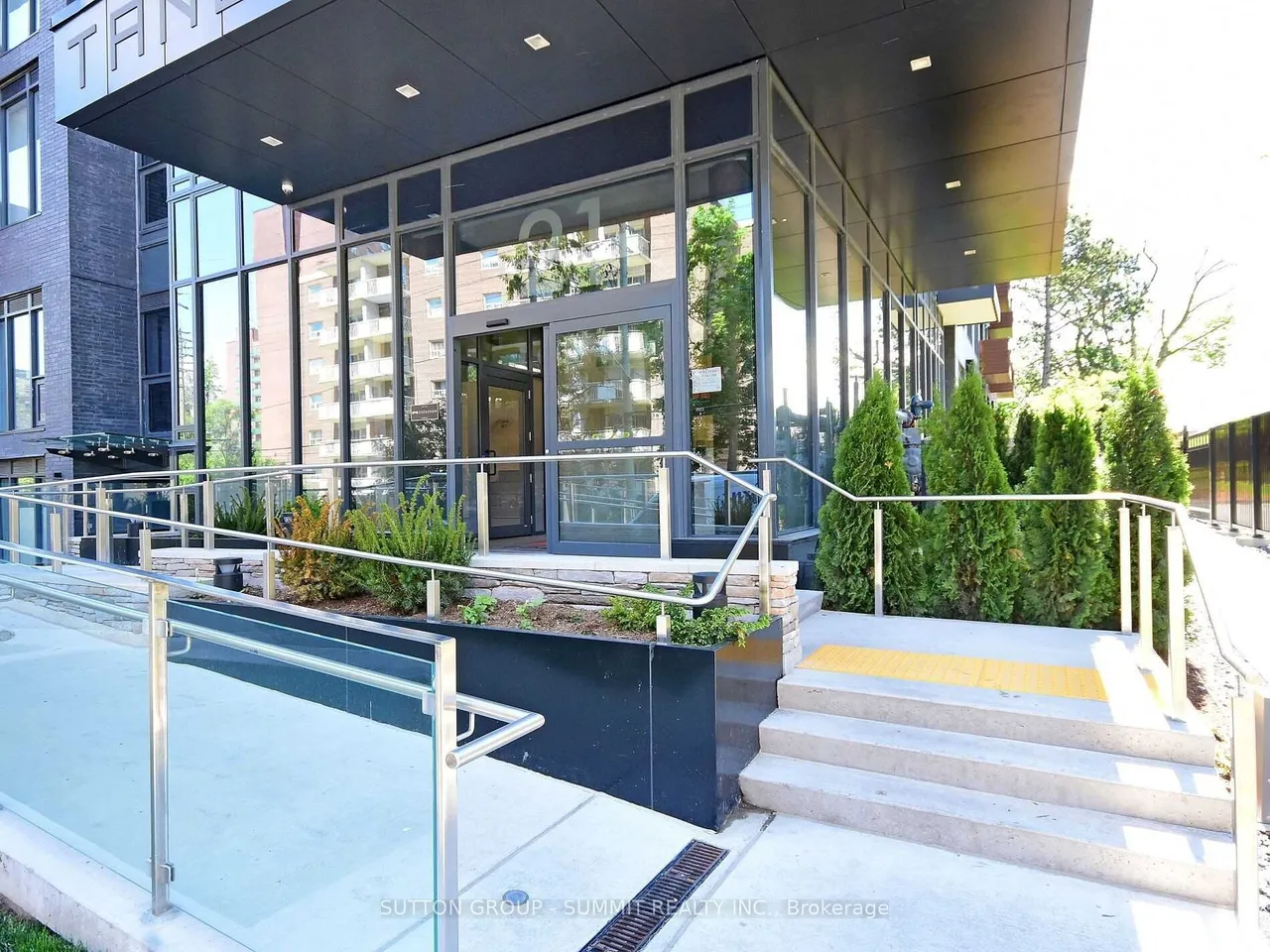 21 PARK Street E — photo 3