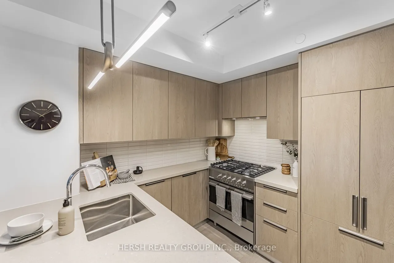160 Kingsway Crescent — photo 3