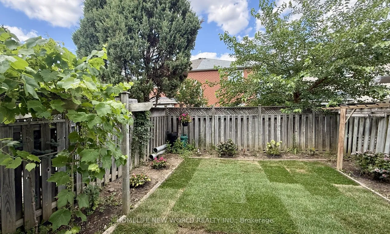 5666 Cortina Crescent — photo 24