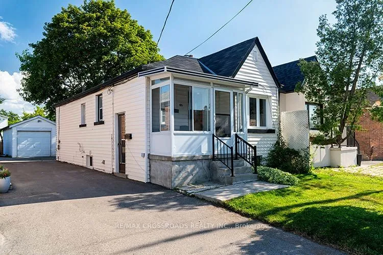 65 Manitoba Street — photo 40