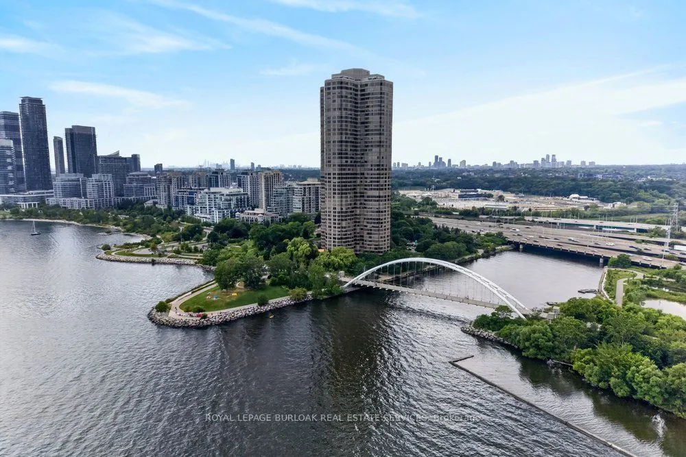 2045 Lake Shore Boulevard W — photo 47