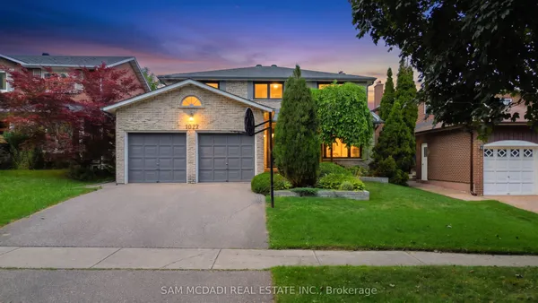 1077 Saginaw Crescent