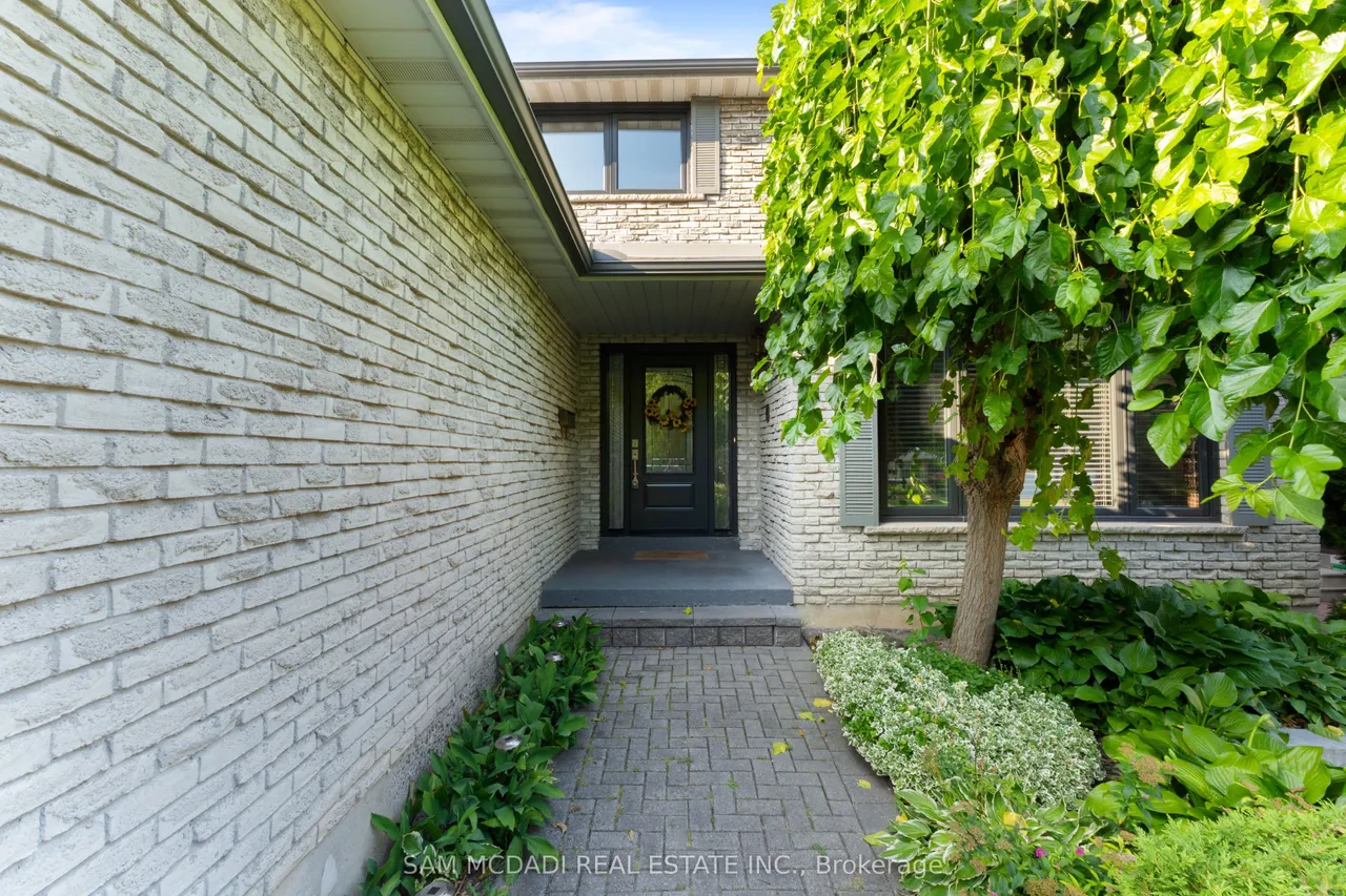 1077 Saginaw Crescent — photo 3