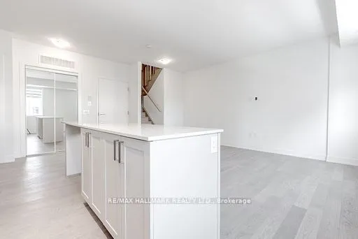 1085 Douglas Mccurdy Common — photo 3