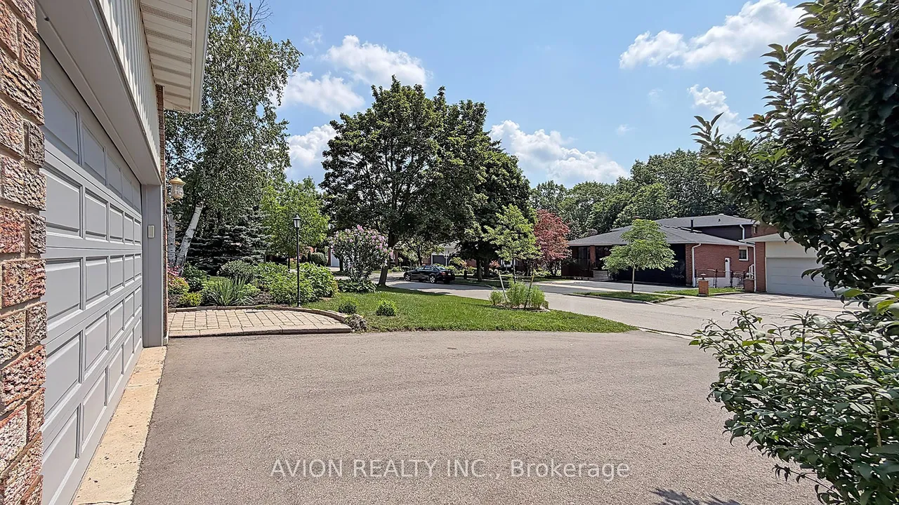 1413 Harmsworth Square — photo 40