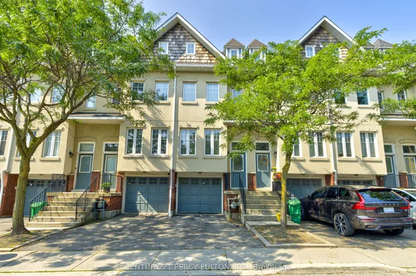 800 Dundas Street W