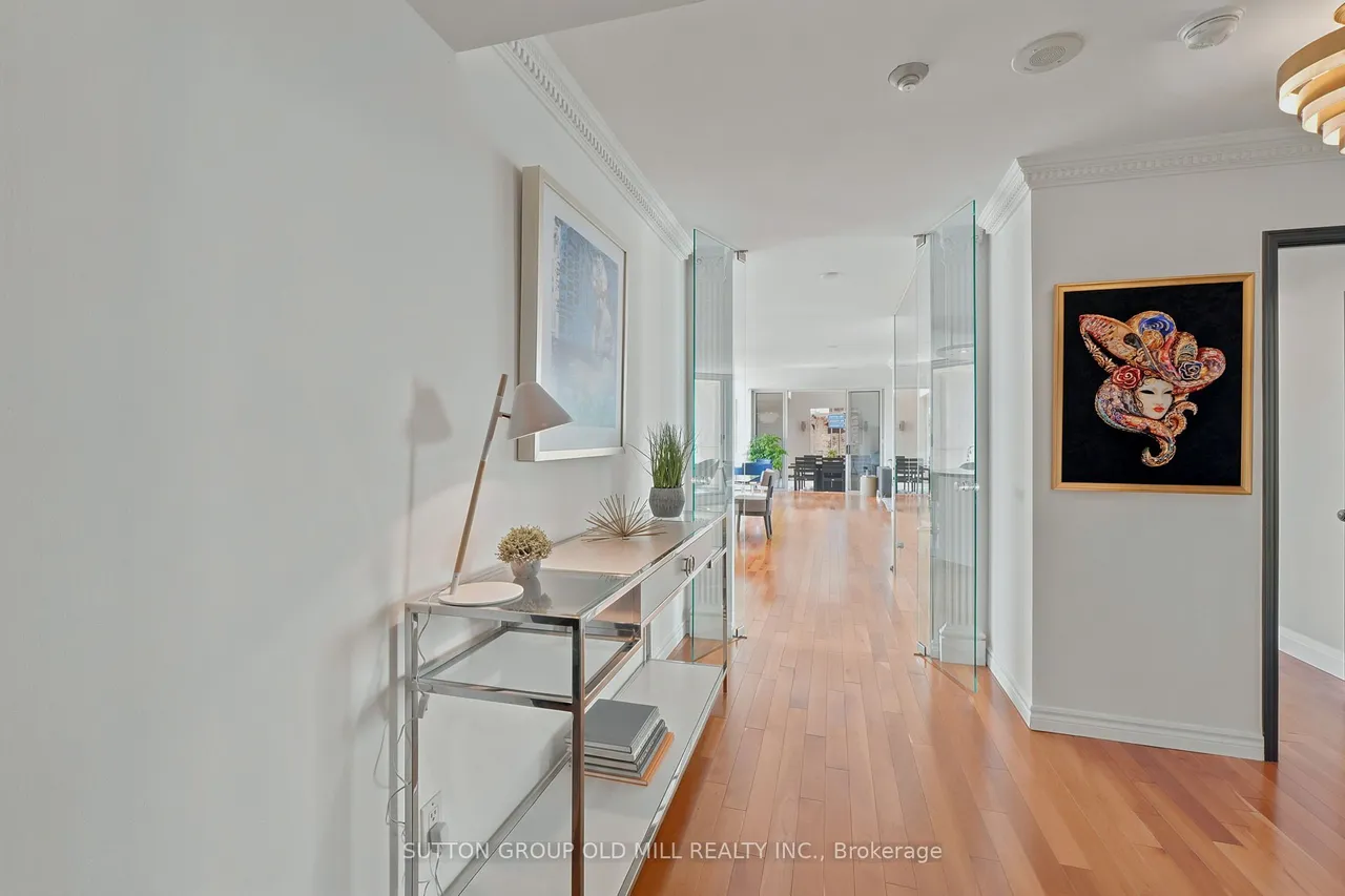 2285 Lake Shore Boulevard W — photo 3