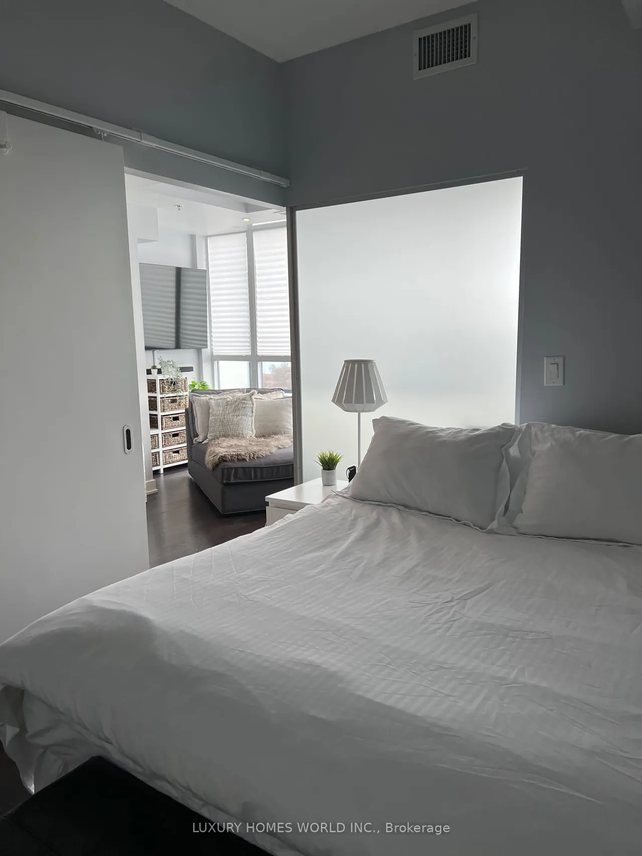 11 Superior Avenue — photo 3