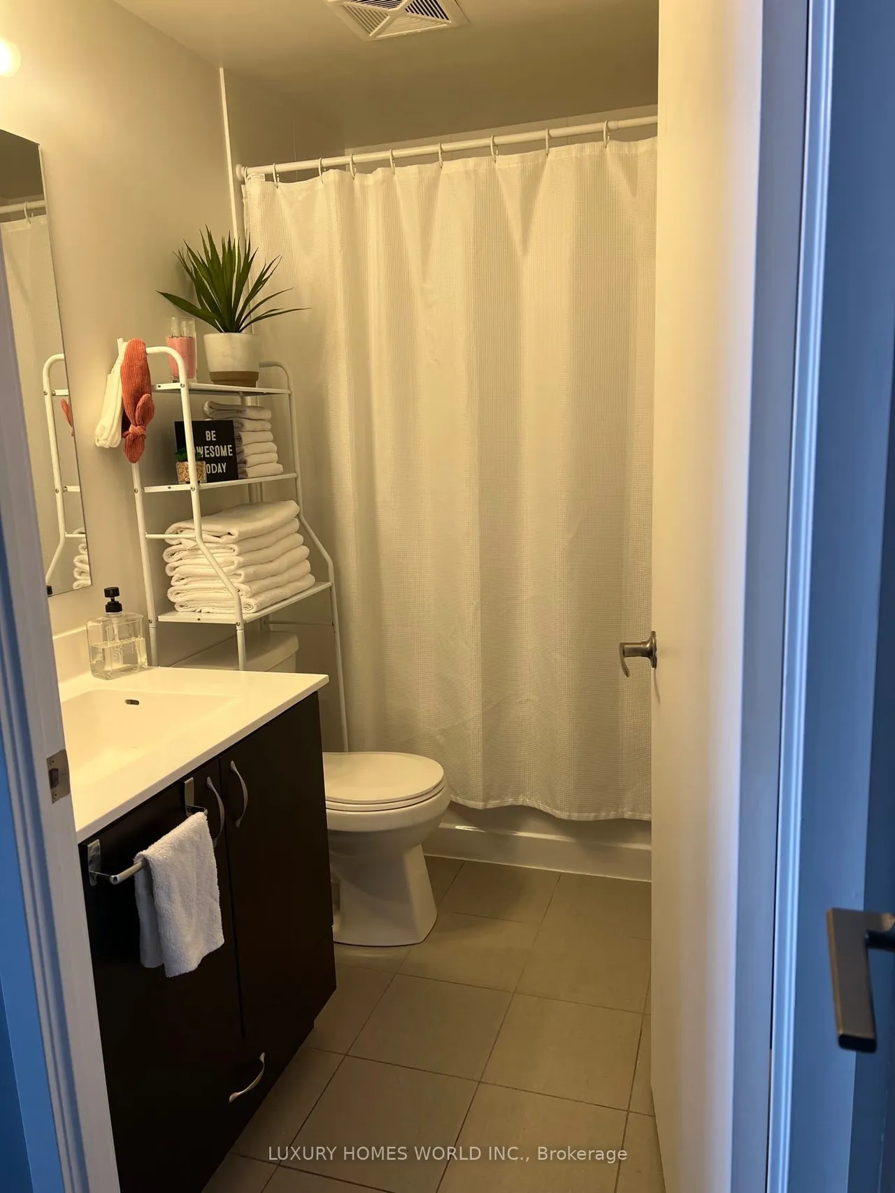 11 Superior Avenue — photo 16