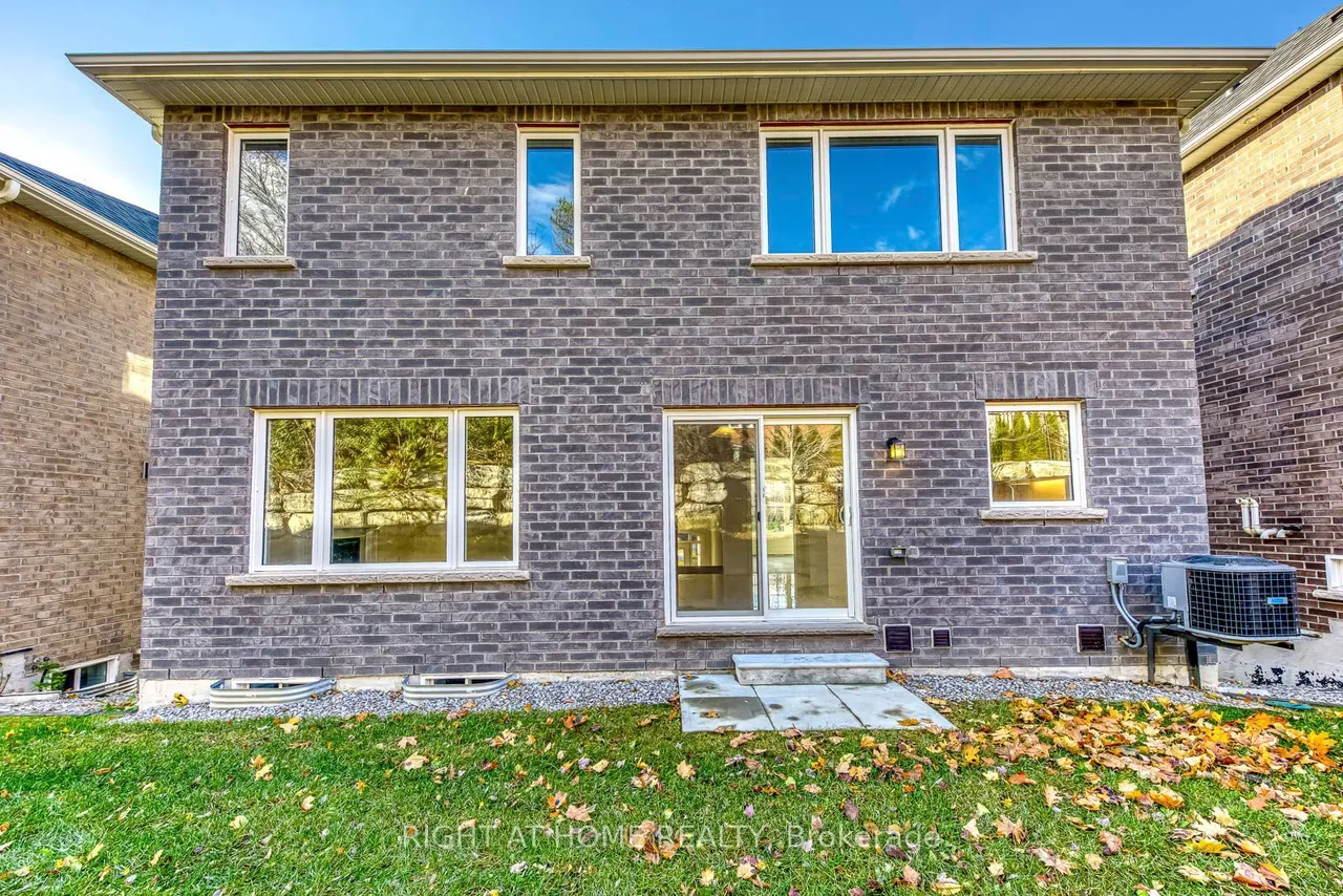 2579 Islington Avenue — photo 45