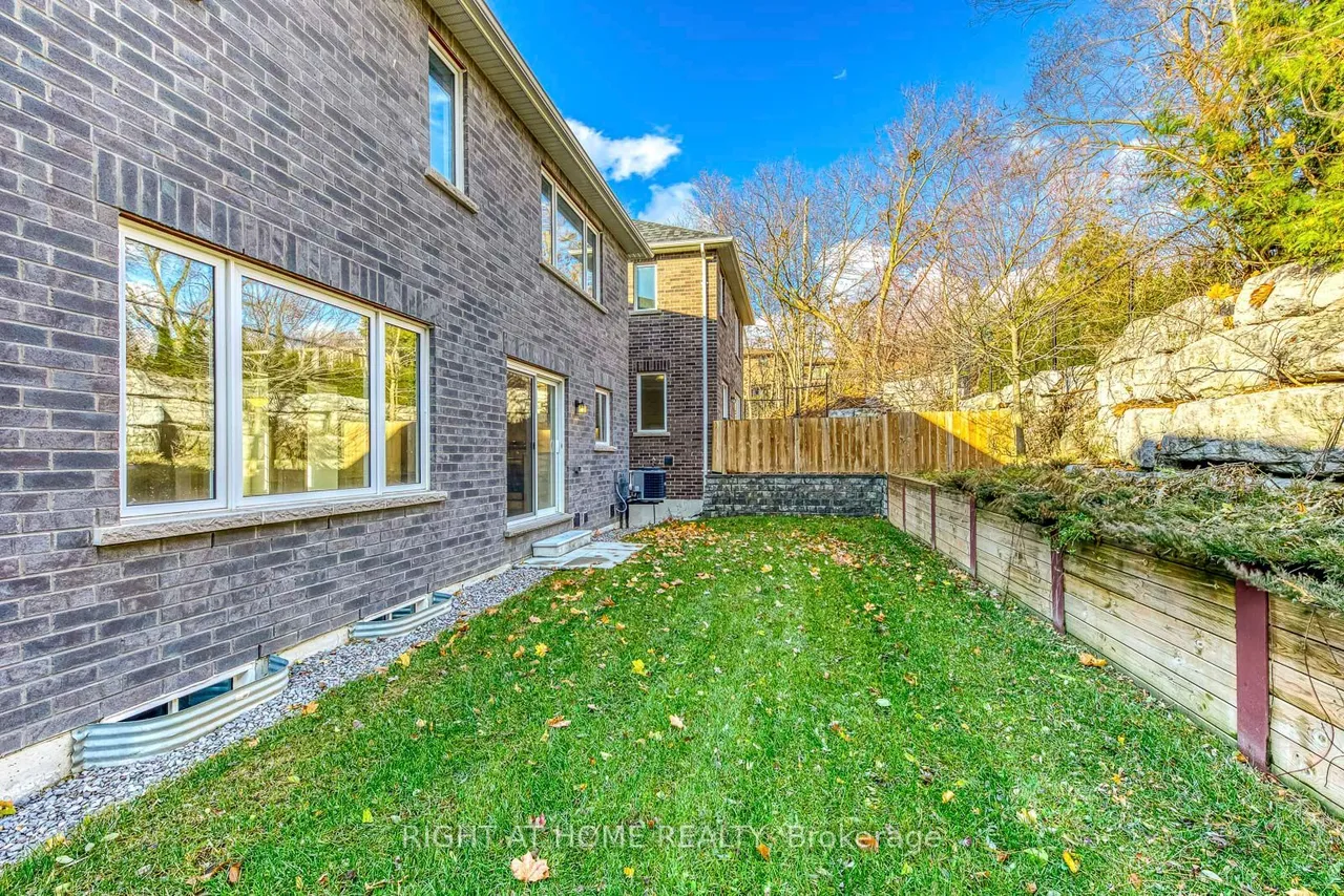 2579 Islington Avenue — photo 46