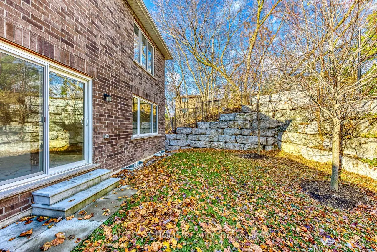 2581 Islington Avenue — photo 45