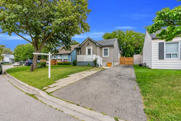 3052 Victory Crescent