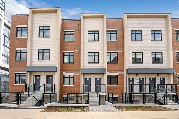 1075 Douglas McCurdy Common — photo 2