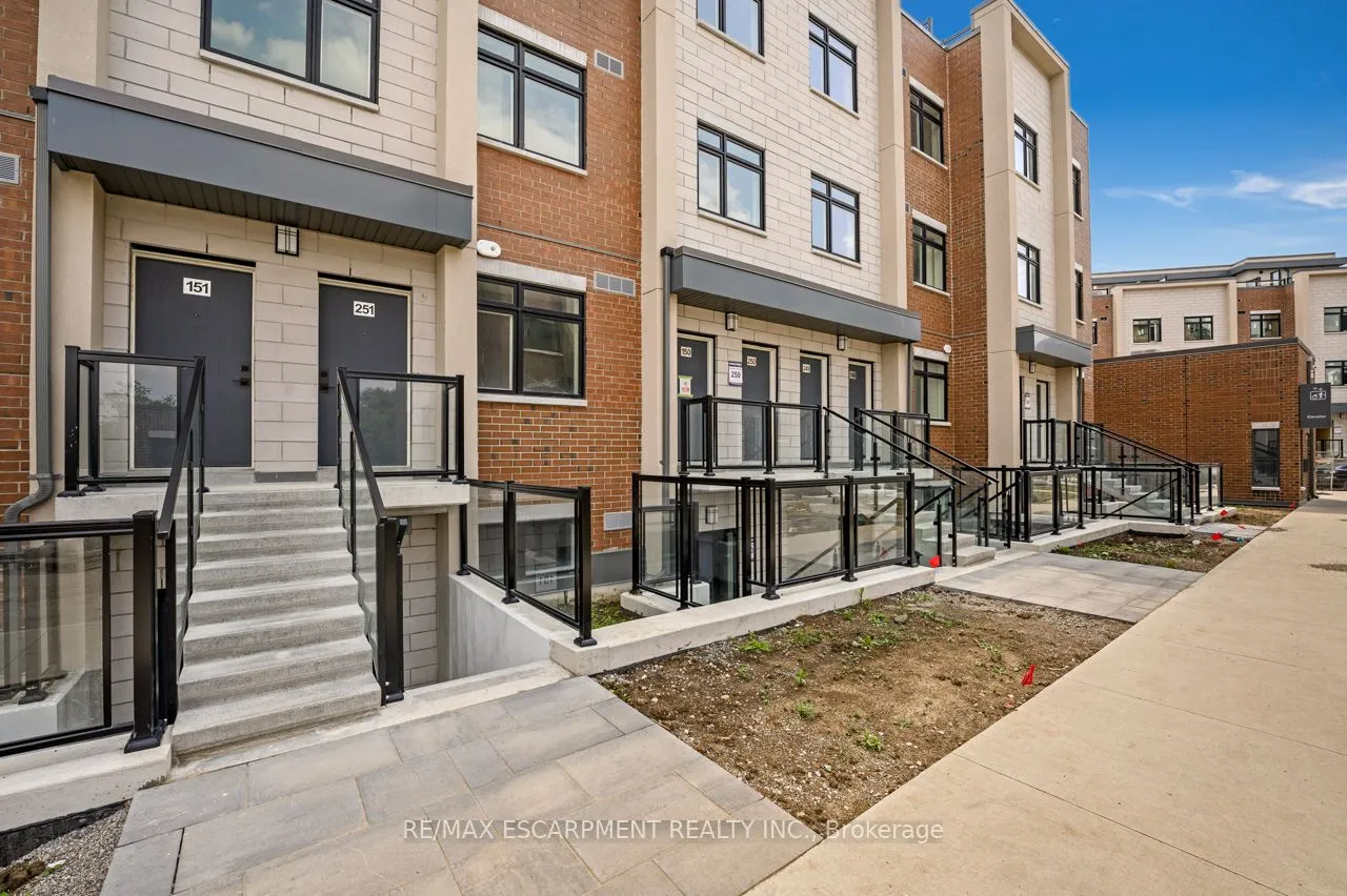 1075 Douglas McCurdy Common — photo 3