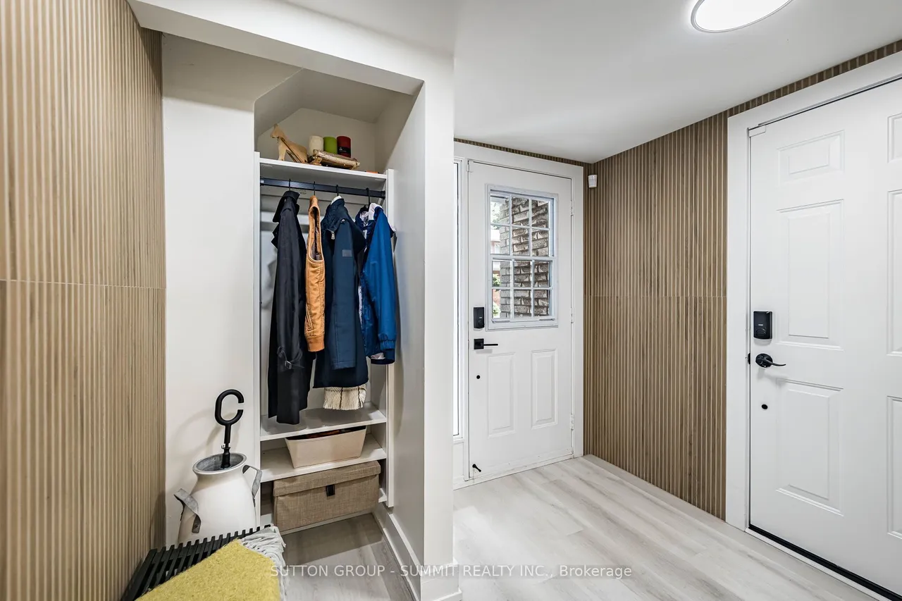 1270 Gainsborough Drive — photo 3
