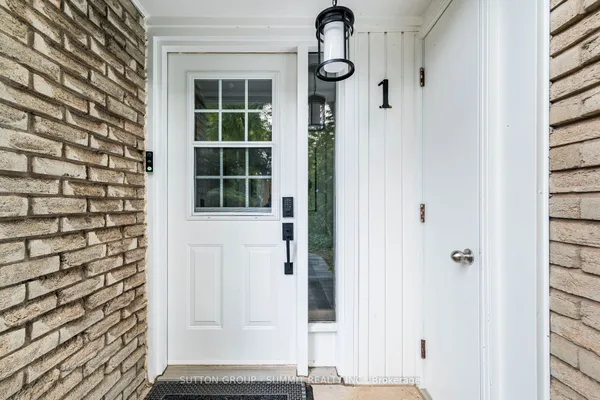1270 Gainsborough Drive — photo 2