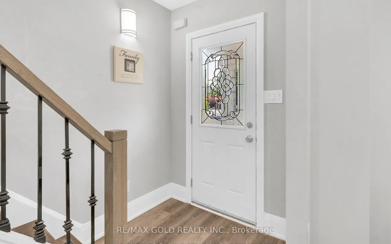 8 Fairglen Crescent — photo 3