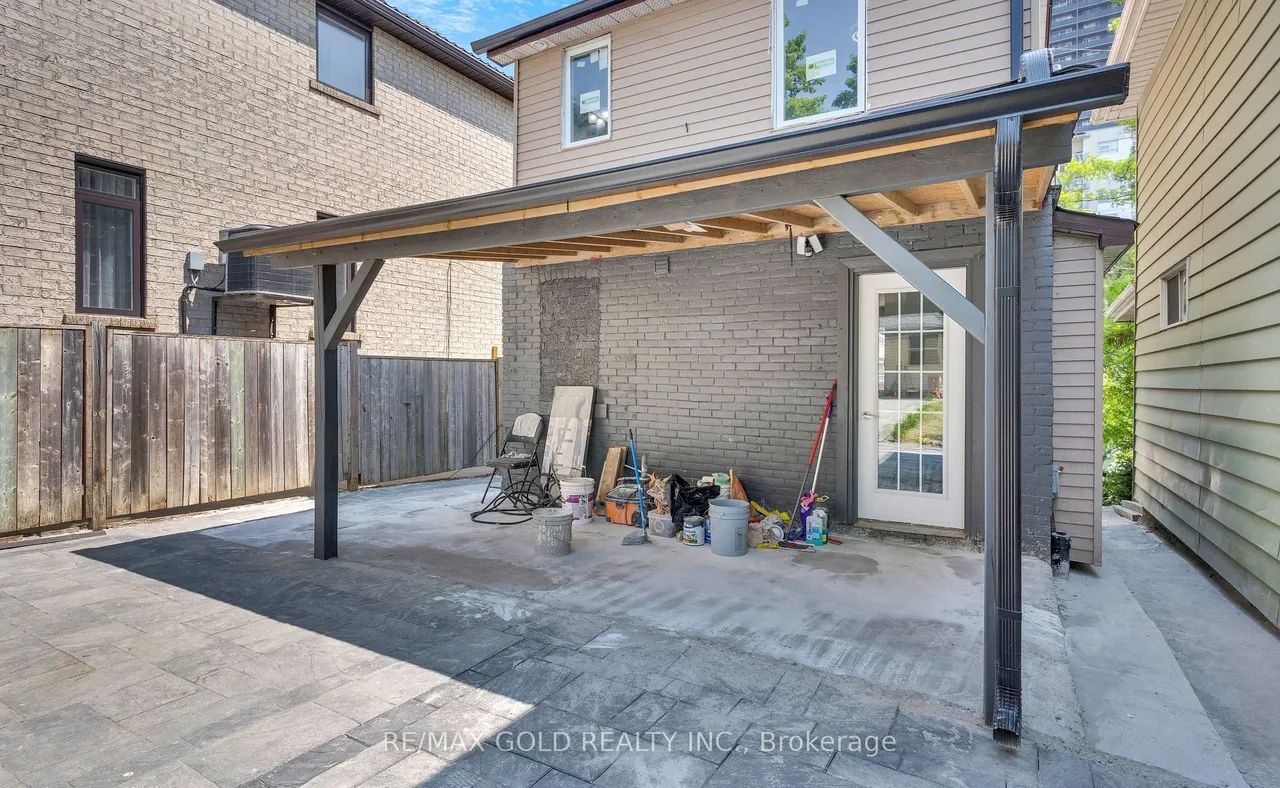 8 Fairglen Crescent — photo 11