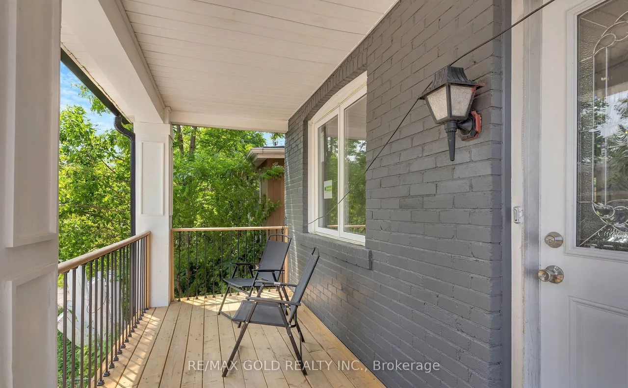 8 Fairglen Crescent — photo 3
