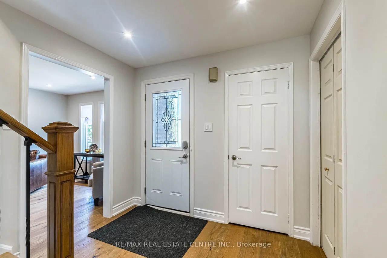 1571 Meadowfield Crescent — photo 3