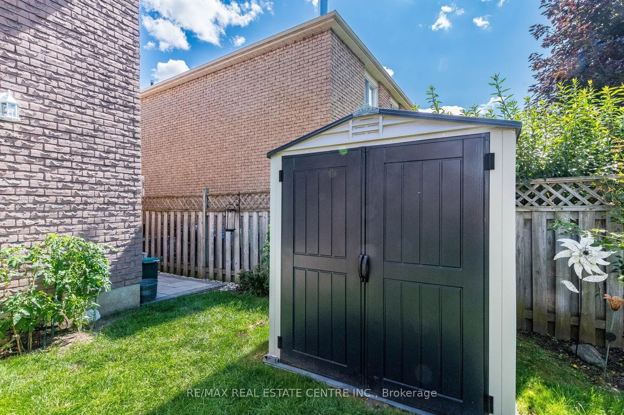 1571 Meadowfield Crescent — photo 35