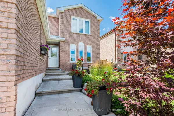1571 Meadowfield Crescent — photo 2