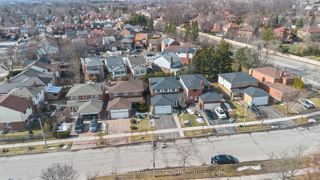 1004 Queensbridge Drive — photo 32