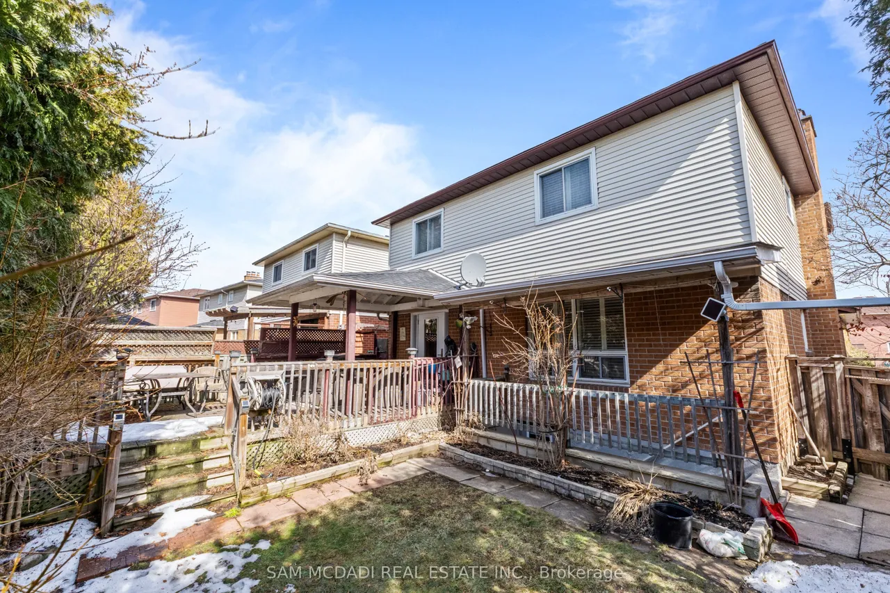 1004 Queensbridge Drive — photo 31