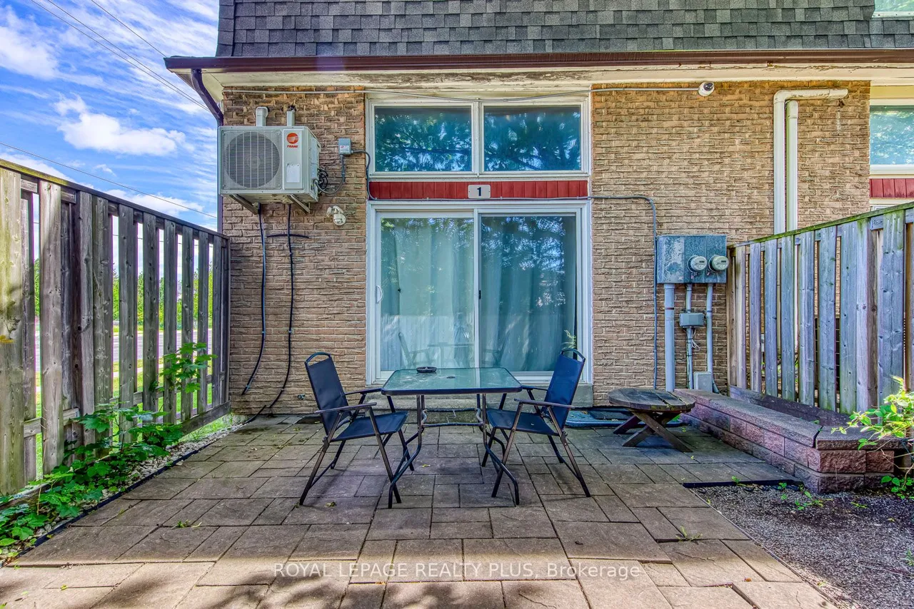 640 RATHBURN Road E — photo 36