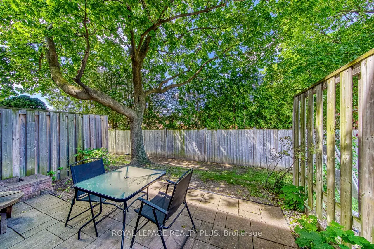 640 RATHBURN Road E — photo 37