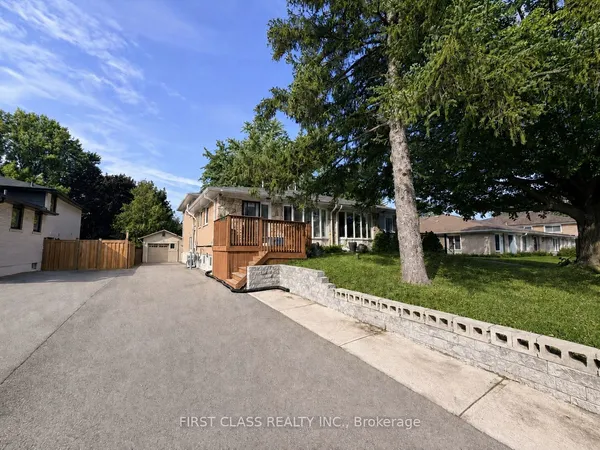 1323 Redbank Crescent