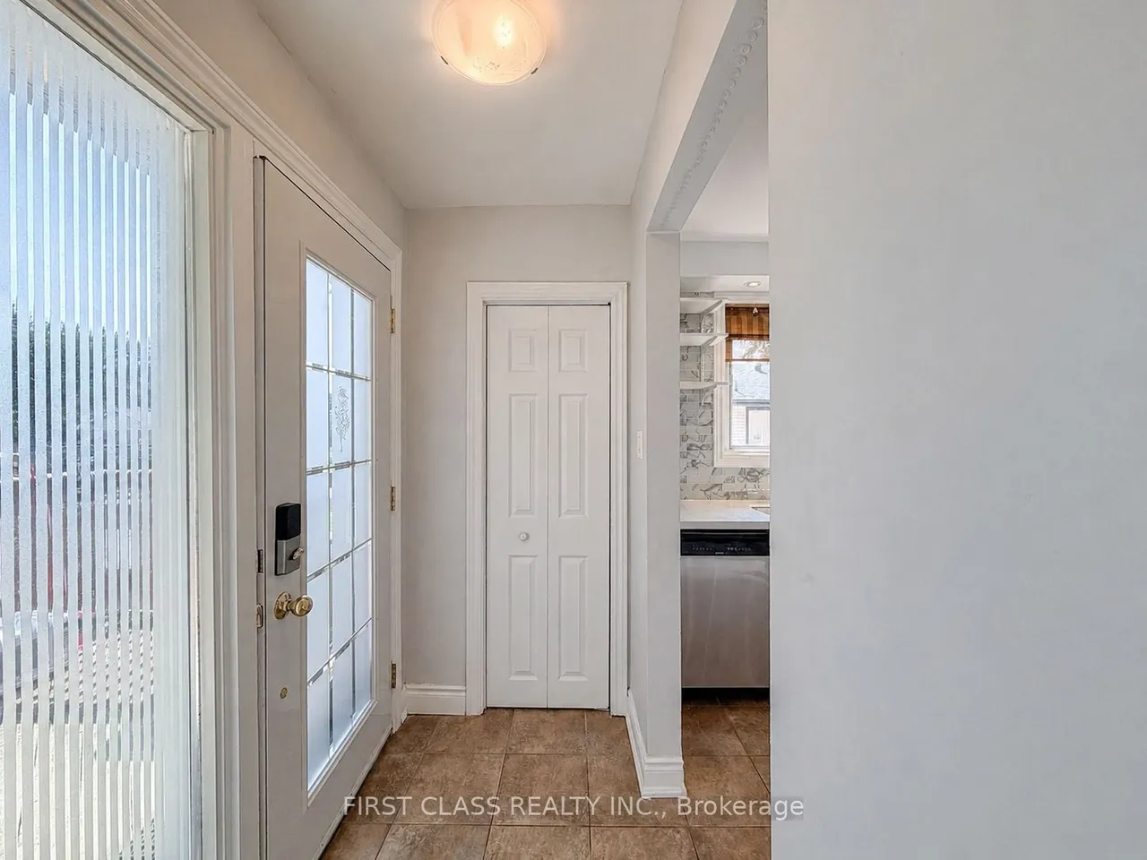 1323 Redbank Crescent — photo 3