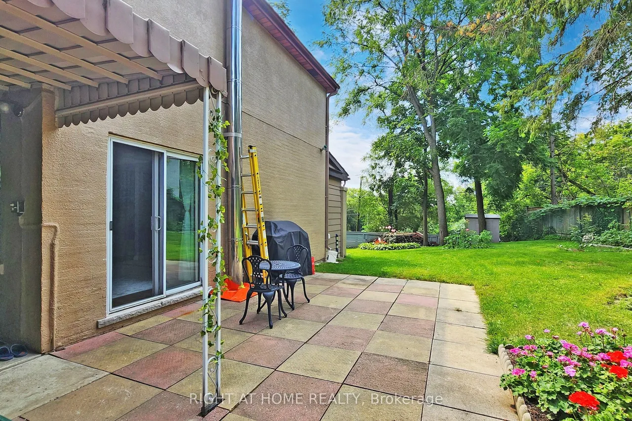 1 Edgebrook Drive — photo 28