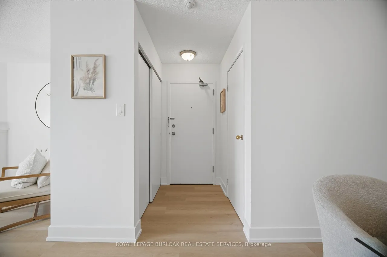 1450 Glen Abbey Gate — photo 3
