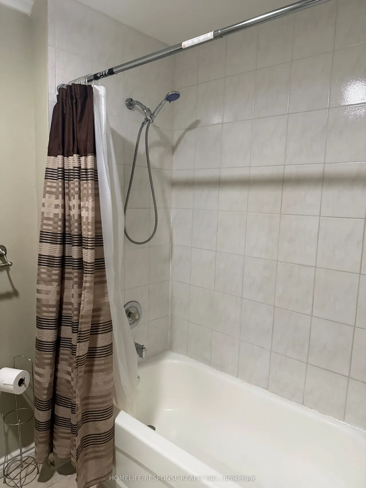 1055 DUNDAS Street E — photo 13