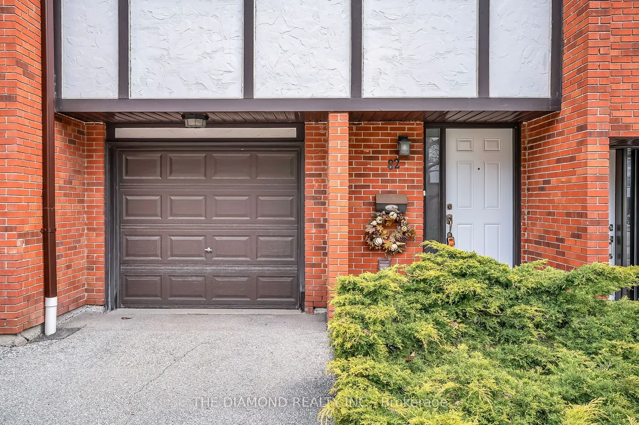 1755 Rathburn Road E — photo 3