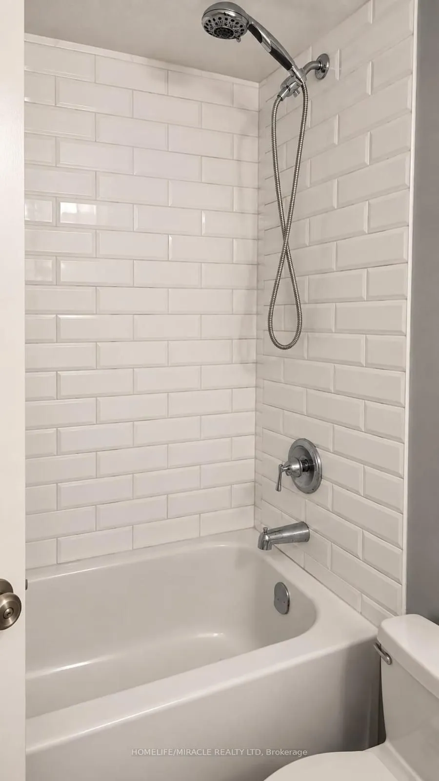 2929 Aquitaine Avenue — photo 9