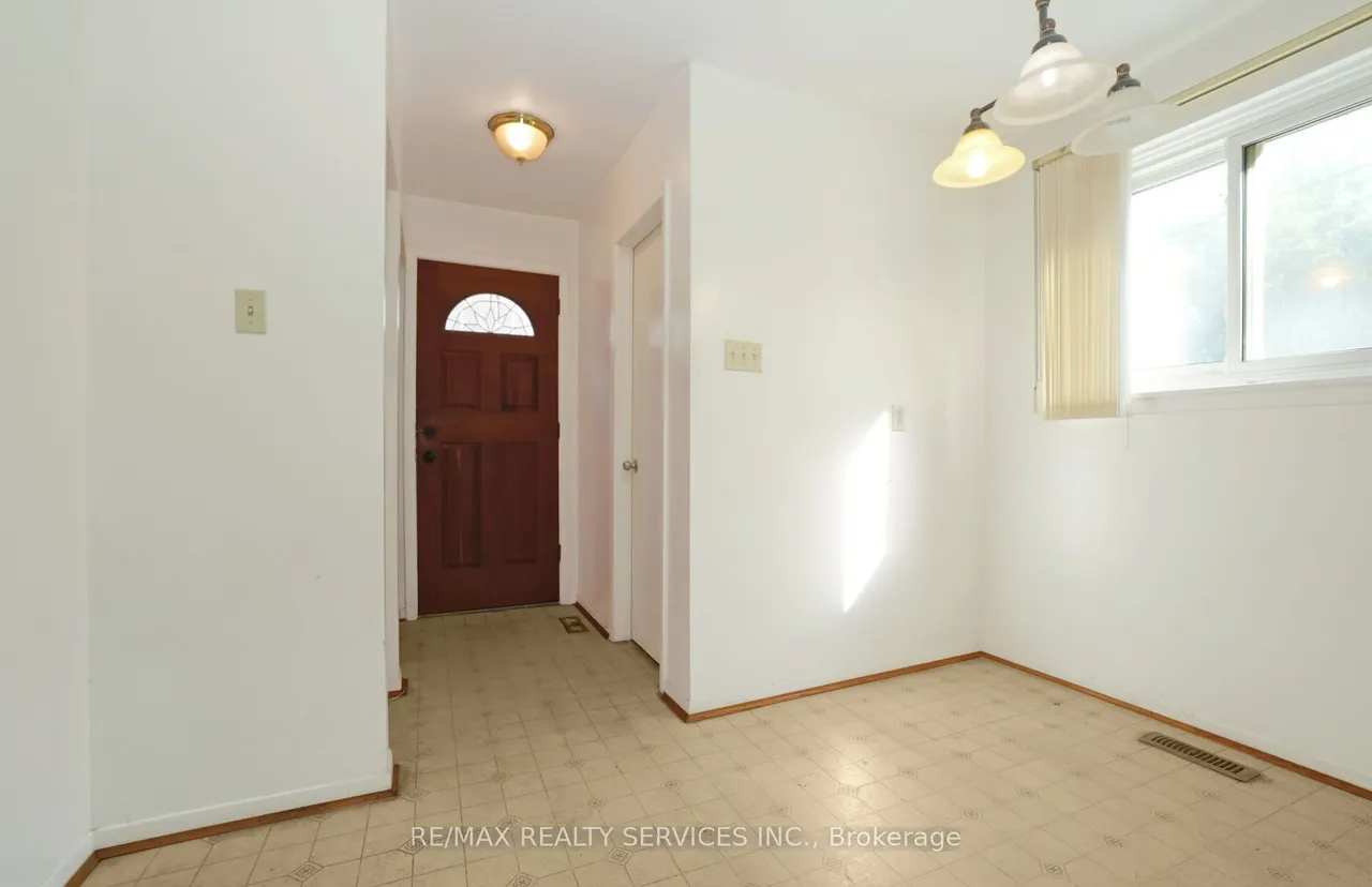 79 Cloverdale Drive — photo 3
