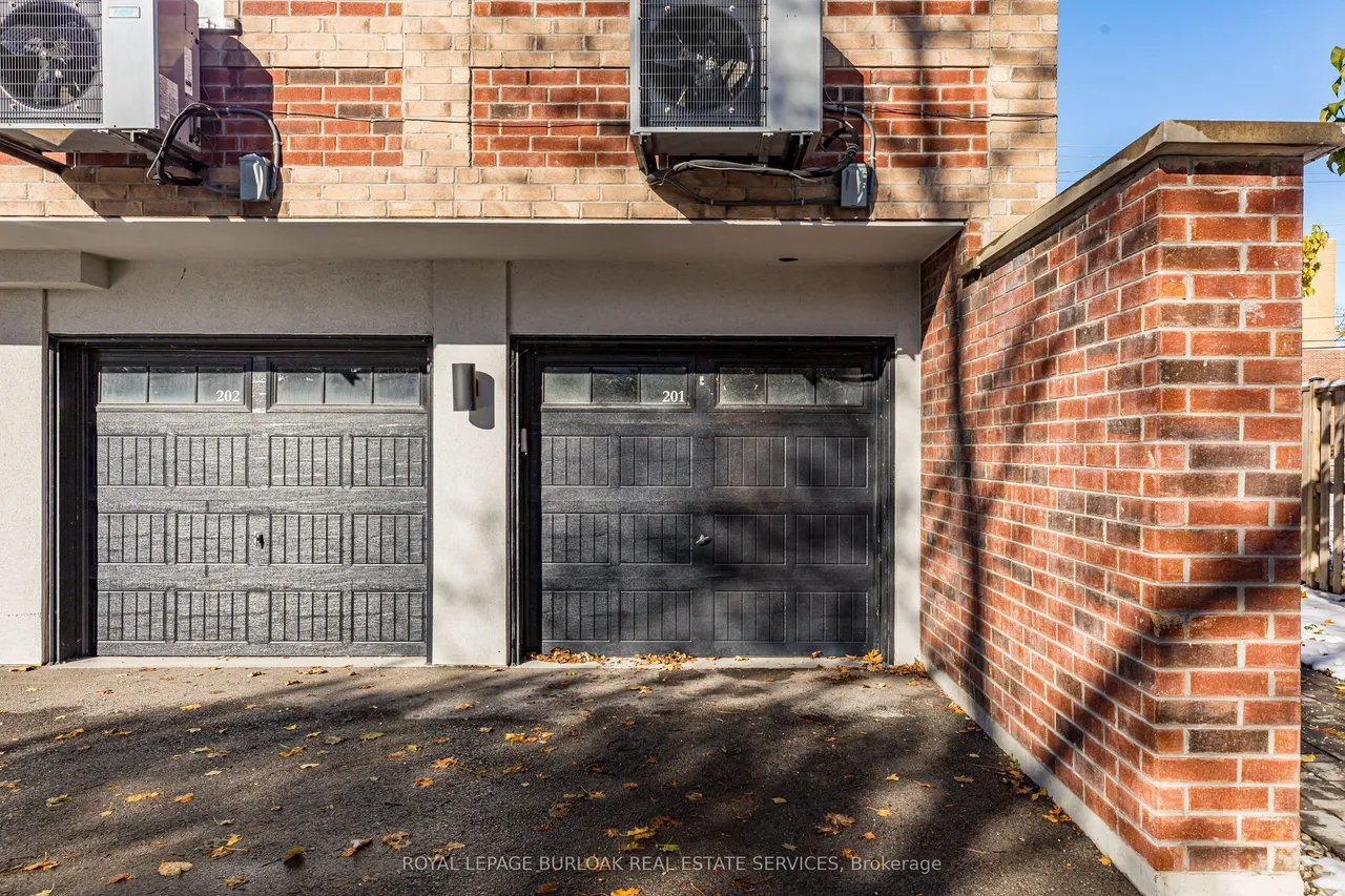 760 Lakeshore Road E — photo 47