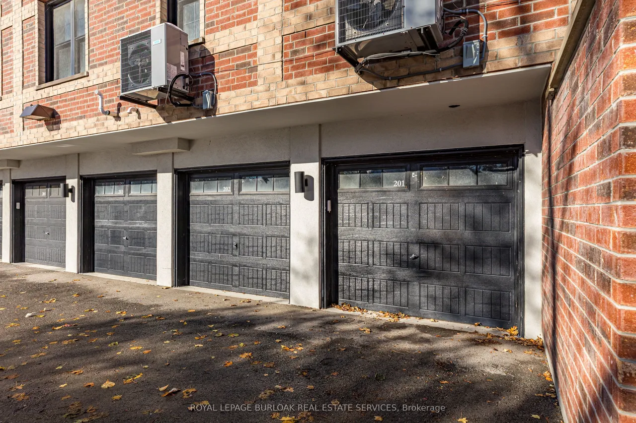 760 Lakeshore Road E — photo 46