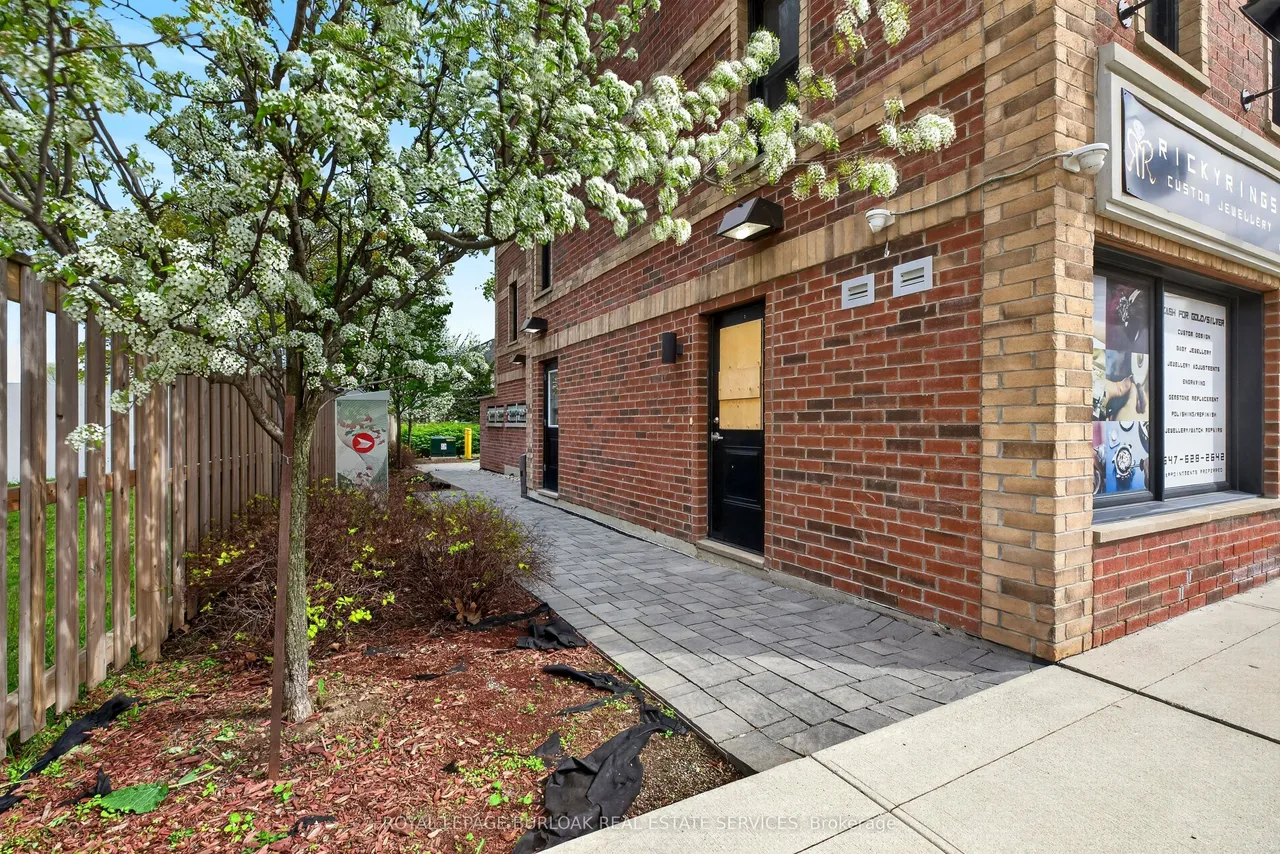 760 Lakeshore Road E — photo 3
