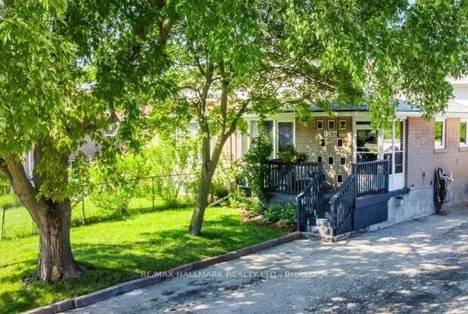1286 Napier Crescent — photo 2